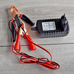 Ładowarka akumulatory żelowe AGM kwasowe auto. 1A 12V LED